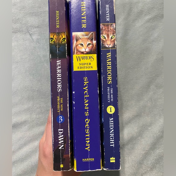 Warriors books group of three - Picture 3 of 5